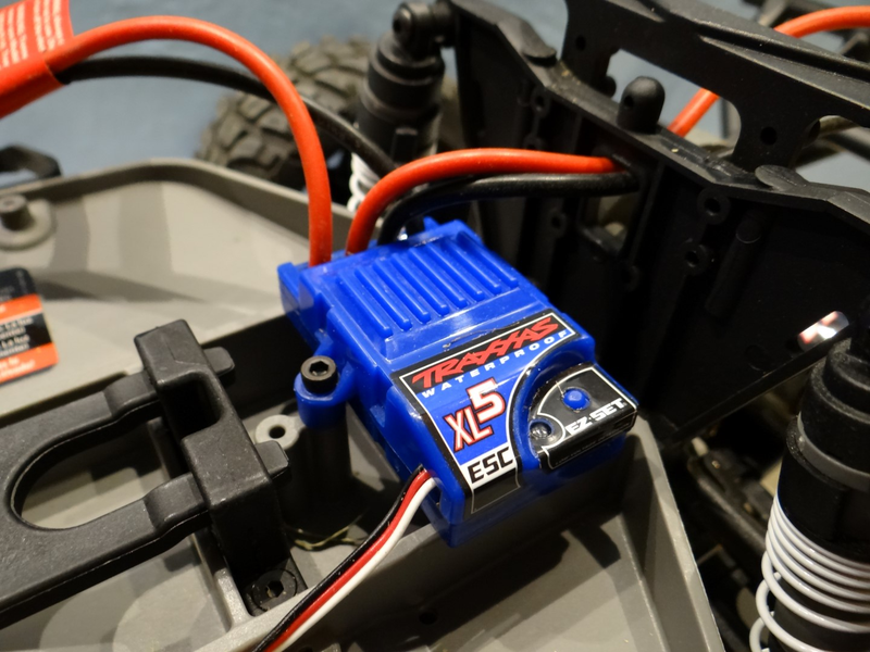 Illustration for article titled Traxxas Slash 2WD Review & Show :D